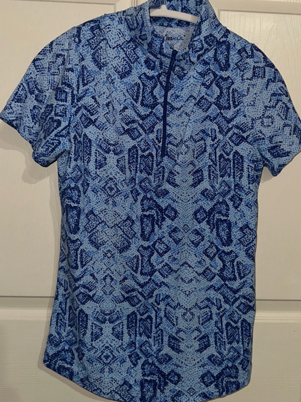 IBKUL women’s Blue Snakeskin Print mock neck quarter zip top S  activewear golf